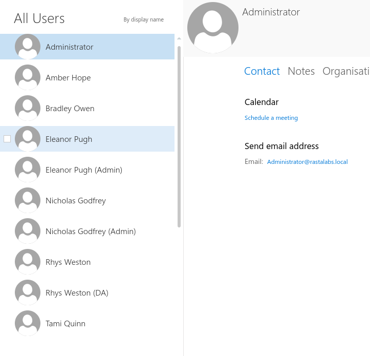 De adreslijst in Outlook: alle medewerkers, met hun afdeling en functie